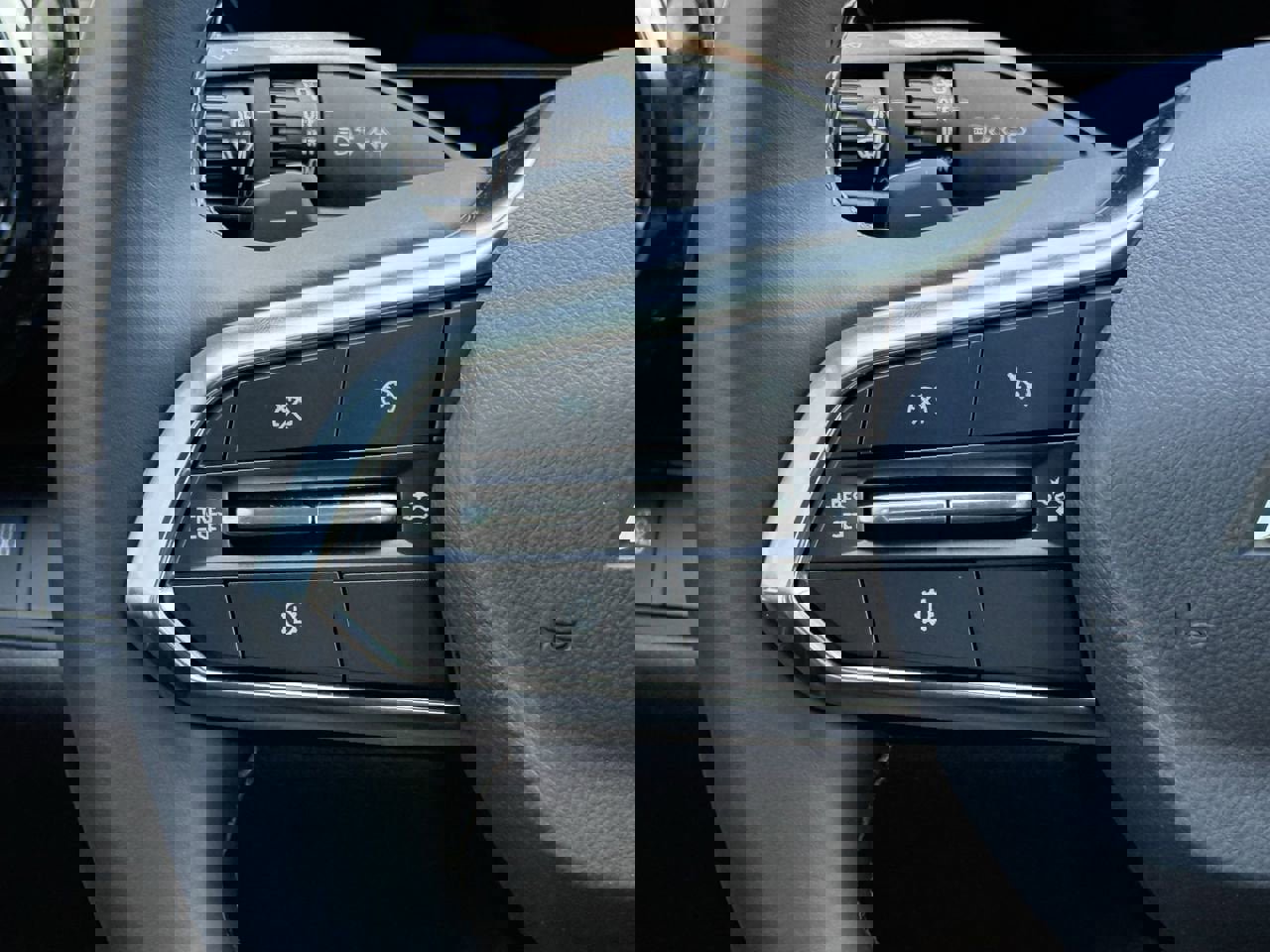 New 2026 Chevrolet Equinox LT w/ Safety and Technology Package image 13