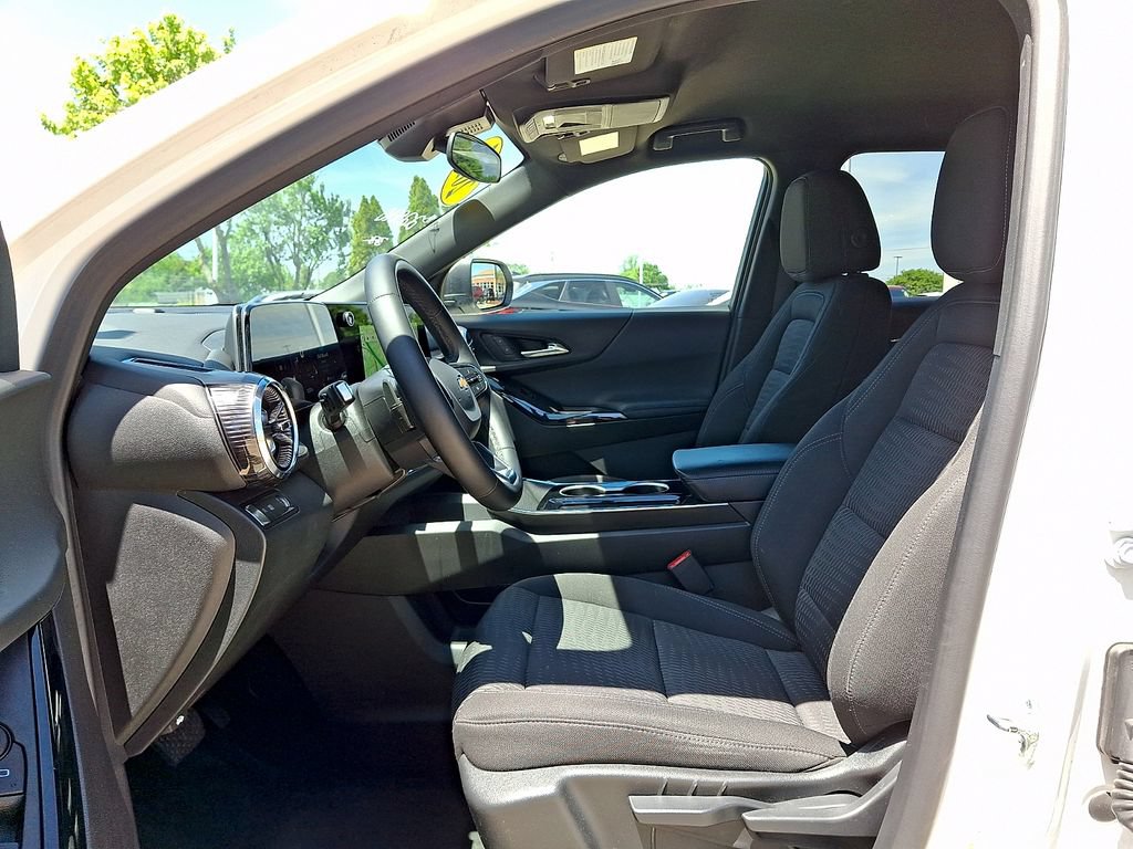 Used 2025 Chevrolet Equinox LT FWD image 13