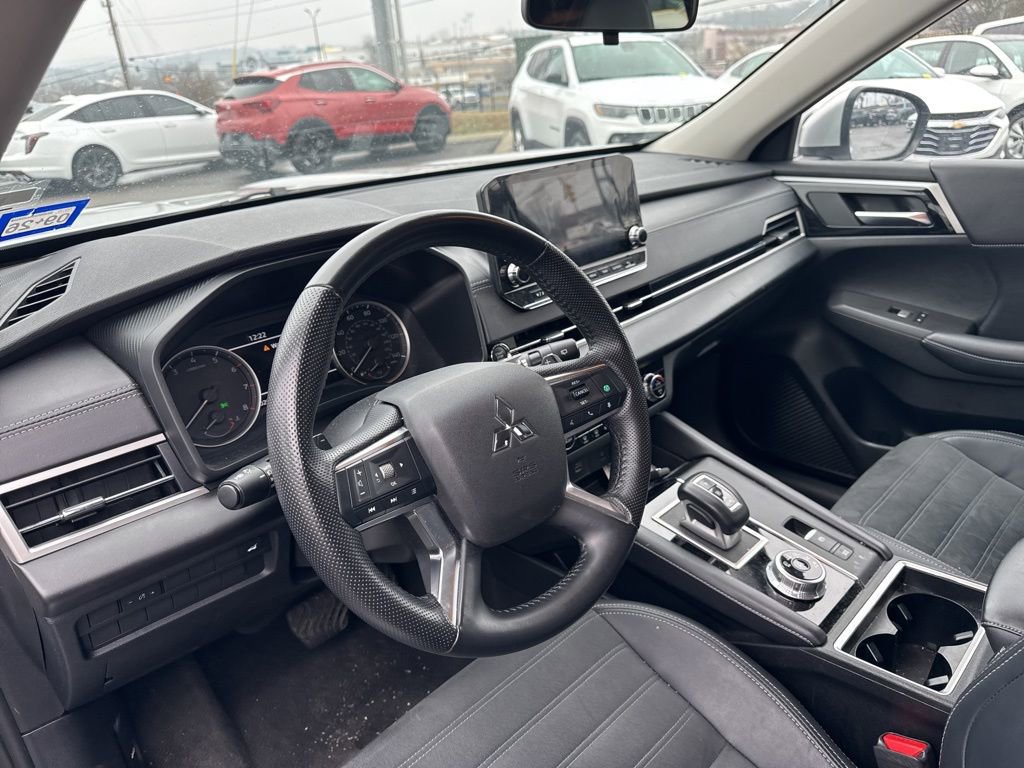 Used 2024 Mitsubishi Outlander SE image 14
