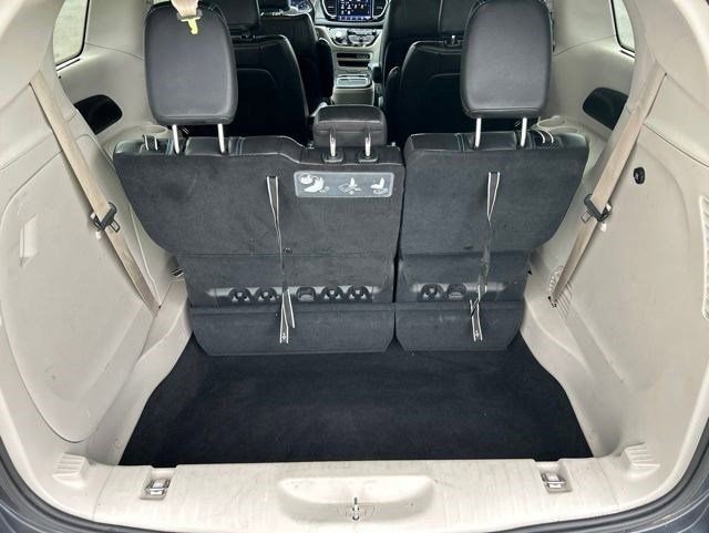 Used 2021 Chrysler Pacifica Touring-L FWD image 35