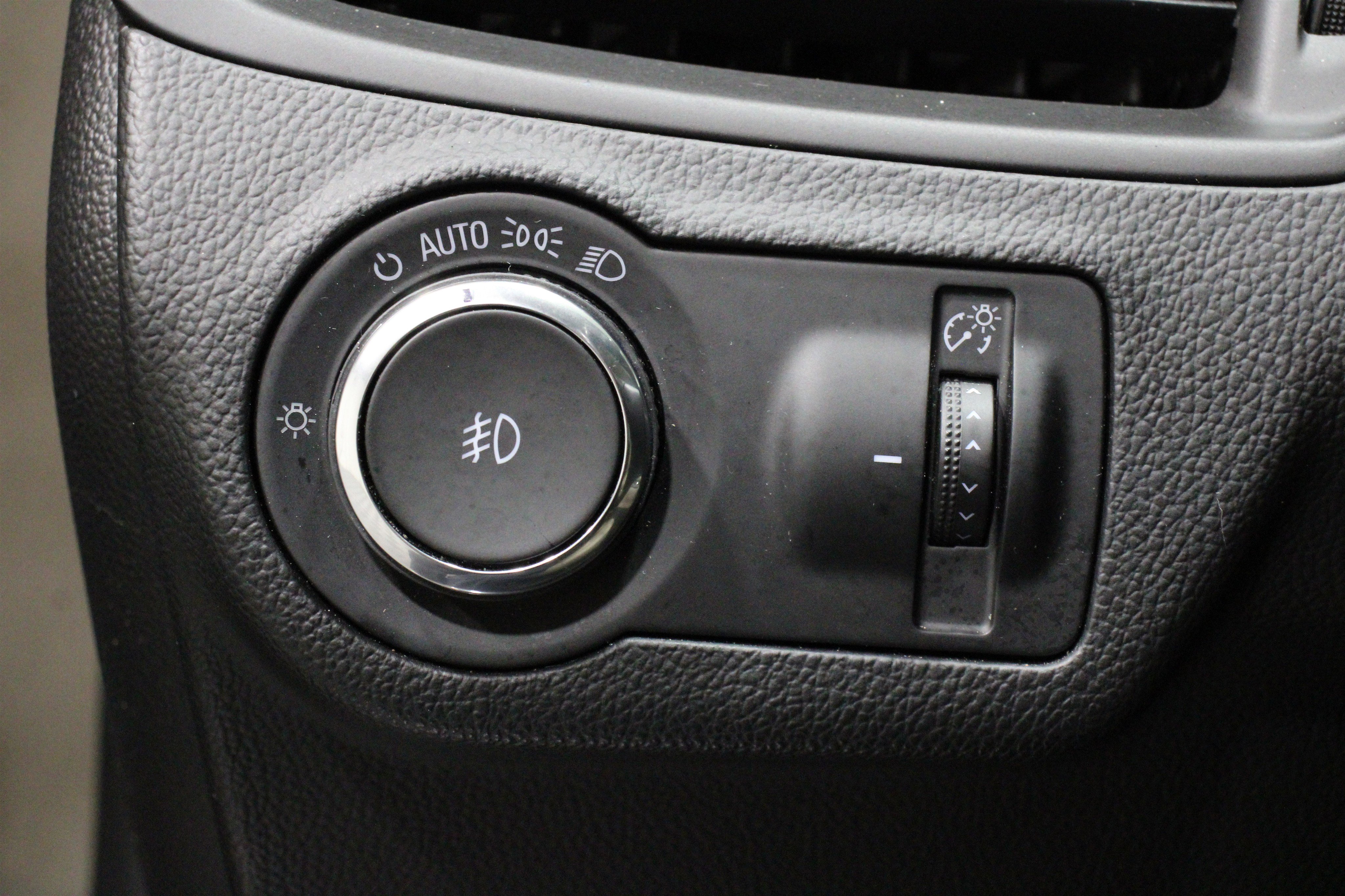 Used 2017 Buick Envision Essence image 9