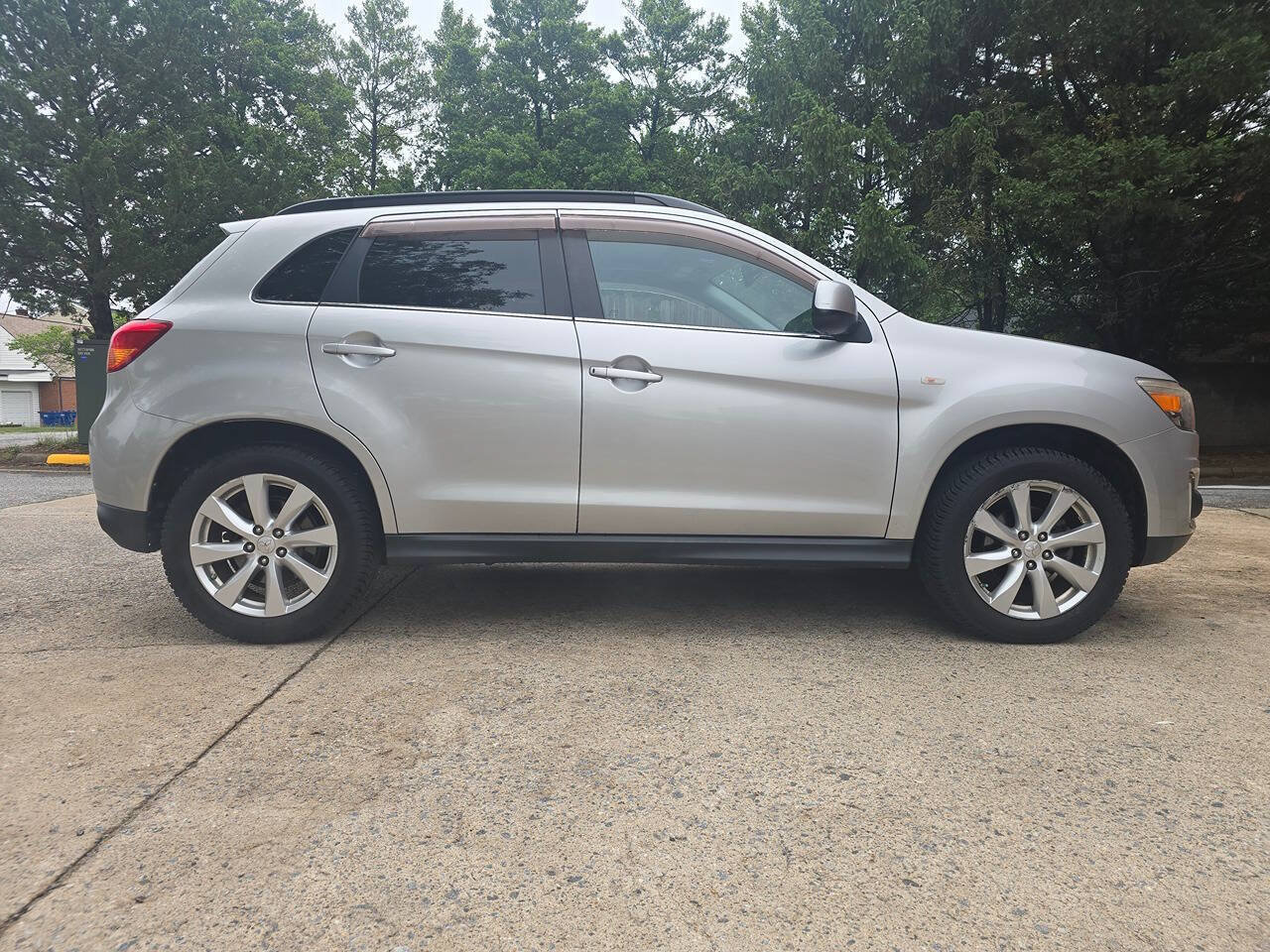 Used 2014 Mitsubishi Outlander Sport SE FWD image 4