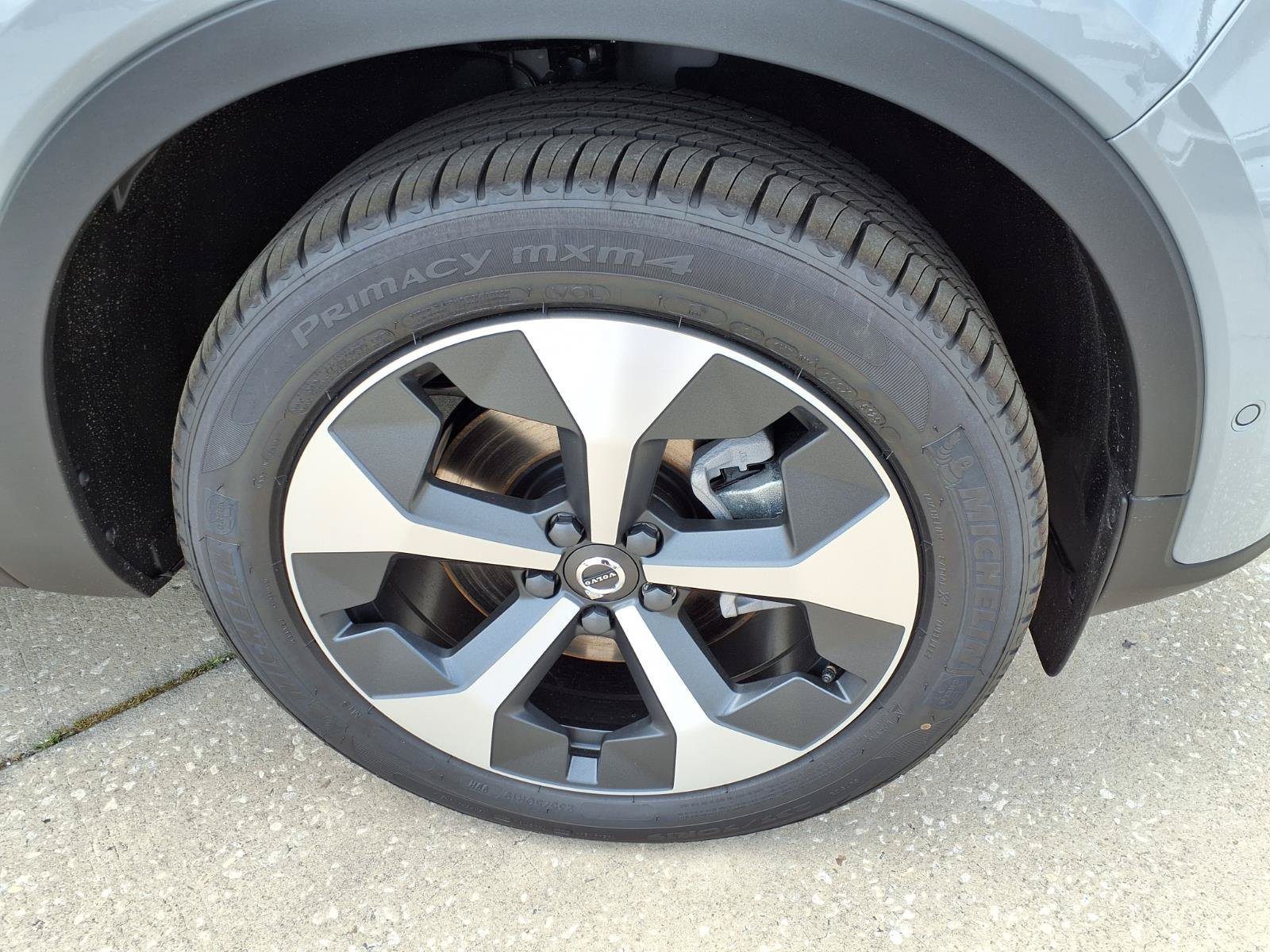New 2026 Volvo XC40 B5 Plus w/ Protection Package Premier AWD/4WD image 9