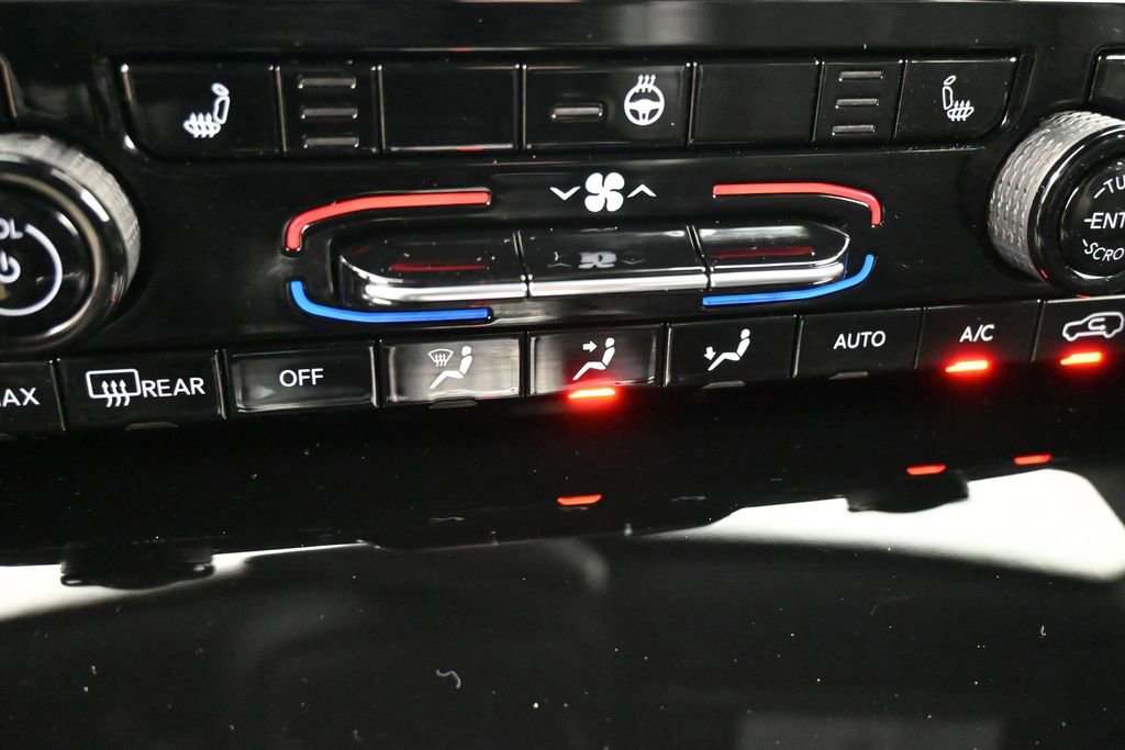 Used 2023 Jeep Grand Cherokee Altitude AWD/4WD image 16
