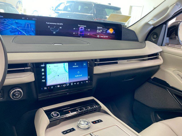 New 2026 Lincoln Navigator L Reserve AWD/4WD image 17