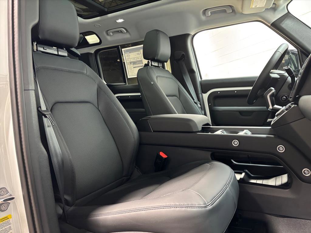 Used 2026 Land Rover Defender 110 S image 32