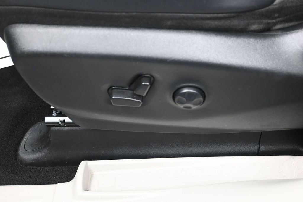 Used 2023 Chrysler Pacifica Touring-L FWD image 12