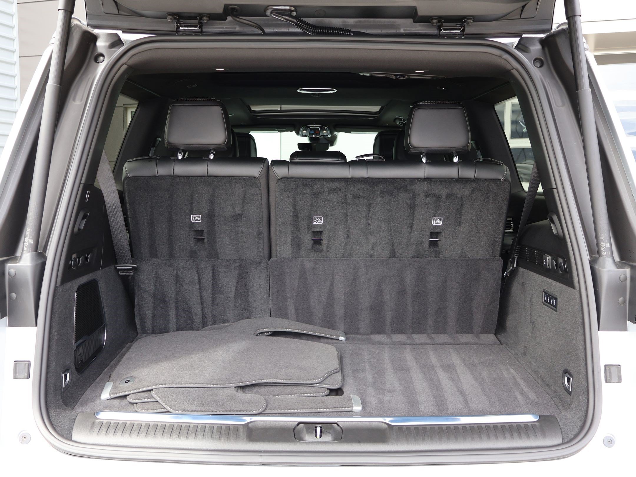 Used 2026 Jeep Grand Wagoneer Summit AWD/4WD image 28