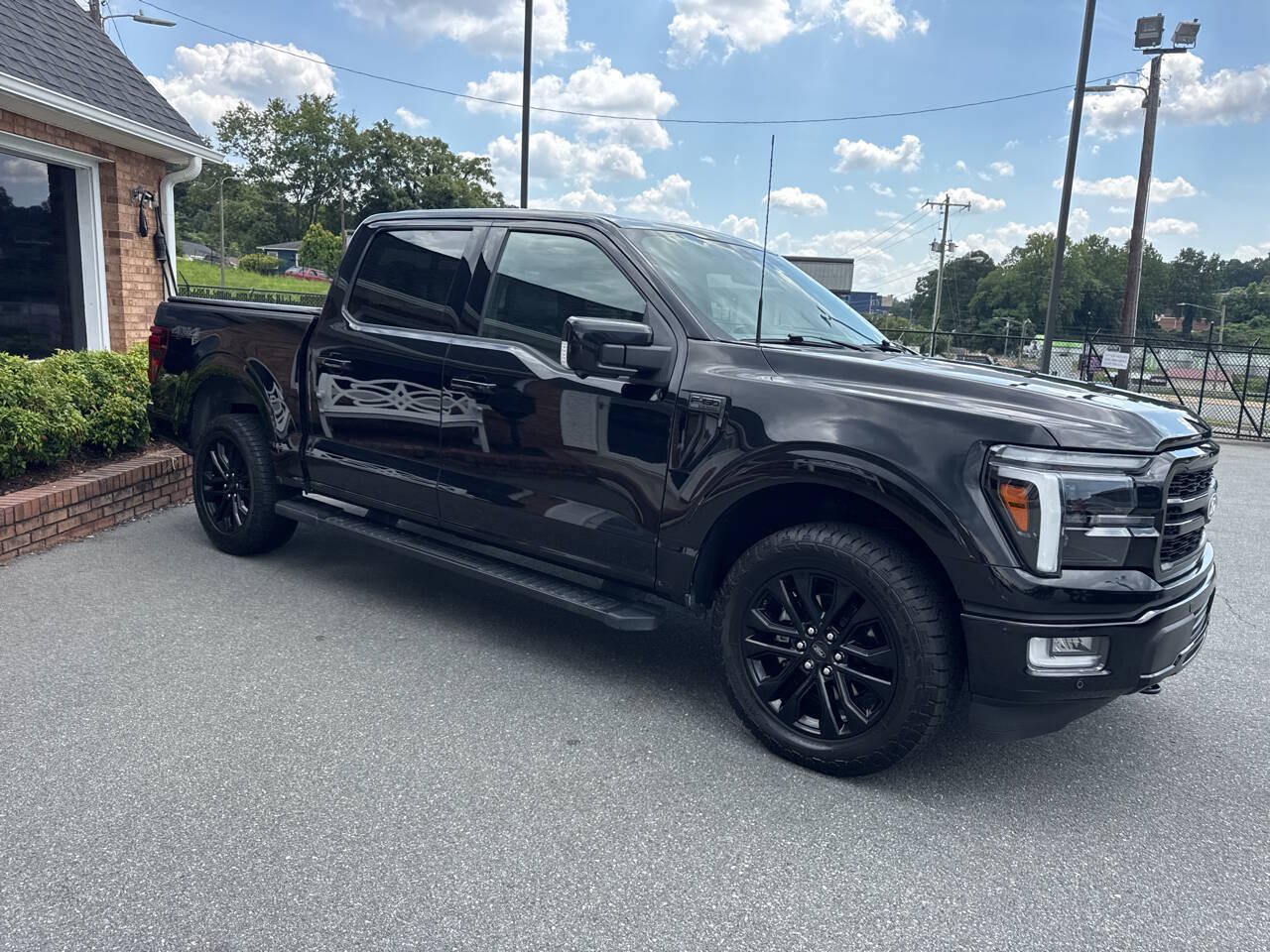 Used 2024 Ford F150 Lariat w/ Equipment Group 502A High AWD/4WD image 10