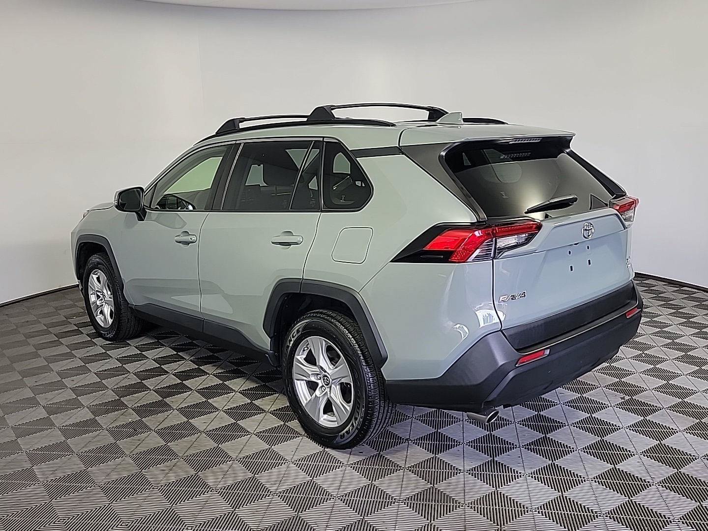 Used 2019 Toyota RAV4 XLE w/ All Weather Liner Package AWD/4WD image 9