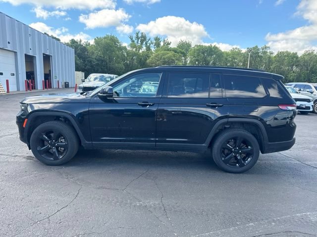 Used 2023 Jeep Grand Cherokee L Limited w/ Black Appearance Package AWD/4WD image 6