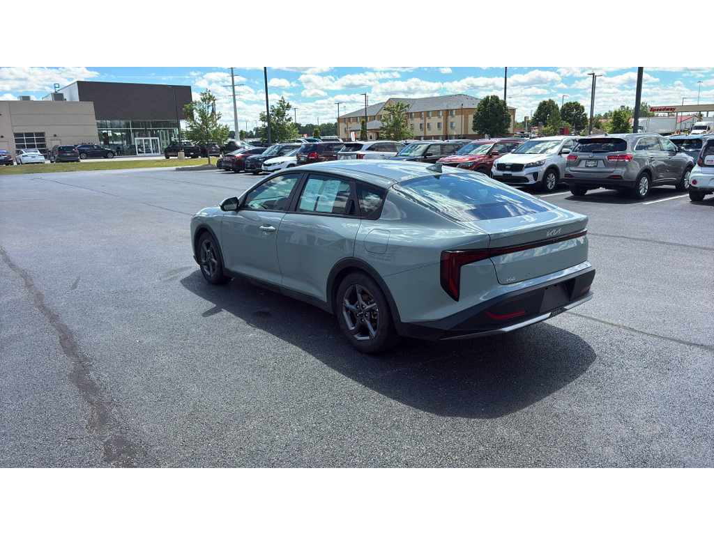 Used 2025 Kia K4 FWD image 2