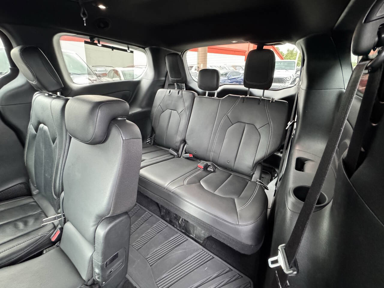 Used 2019 Chrysler Pacifica Touring-L Plus w/ Advanced Safetytec Group FWD image 13