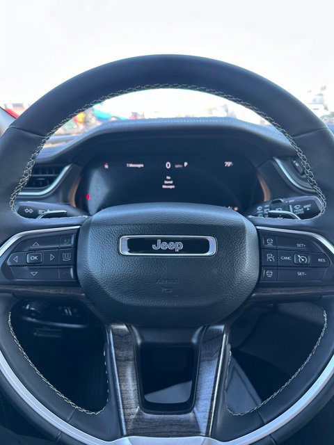Used 2025 Jeep Grand Cherokee L Limited w/ Black Appearance Package AWD/4WD image 16