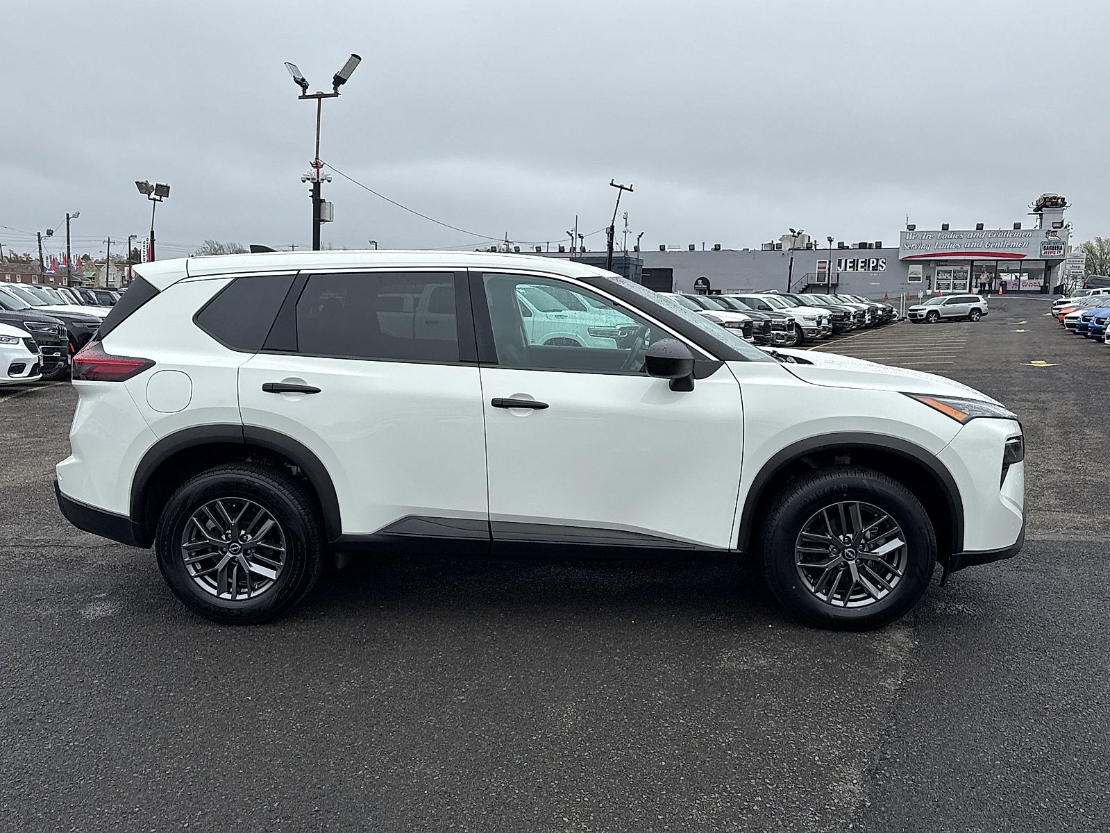 Used 2024 Nissan Rogue S FWD image 7