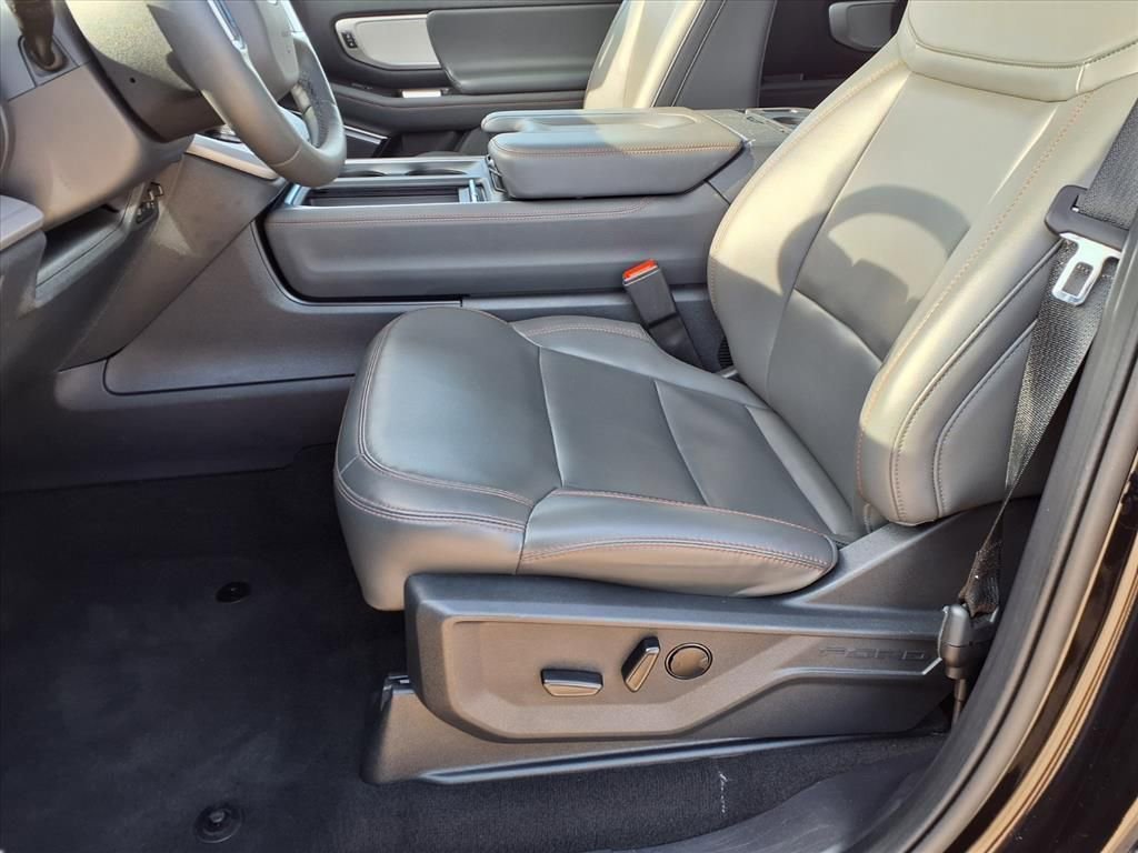 Used 2025 Ford Expedition Active image 20