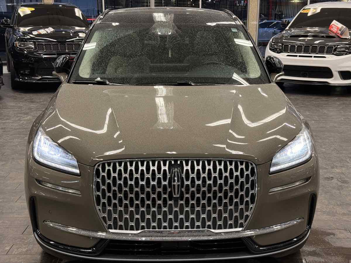 Used 2025 Lincoln Corsair AWD w/ Equipment Group 101A image 4