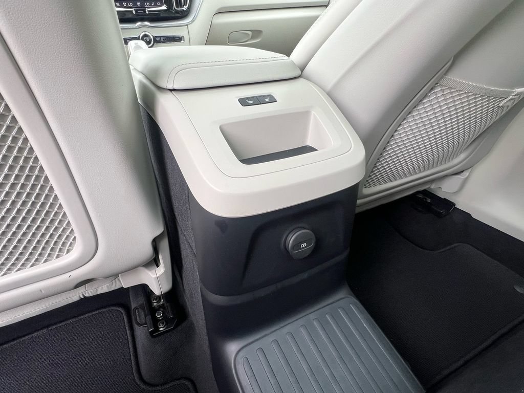 Certified 2024 Volvo XC60 T8 Ultimate w/ Climate Package AWD/4WD image 24