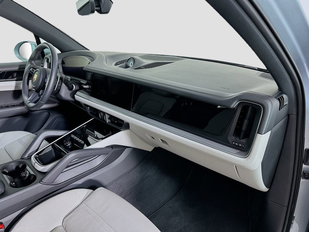 Used 2024 Porsche Cayenne S image 31