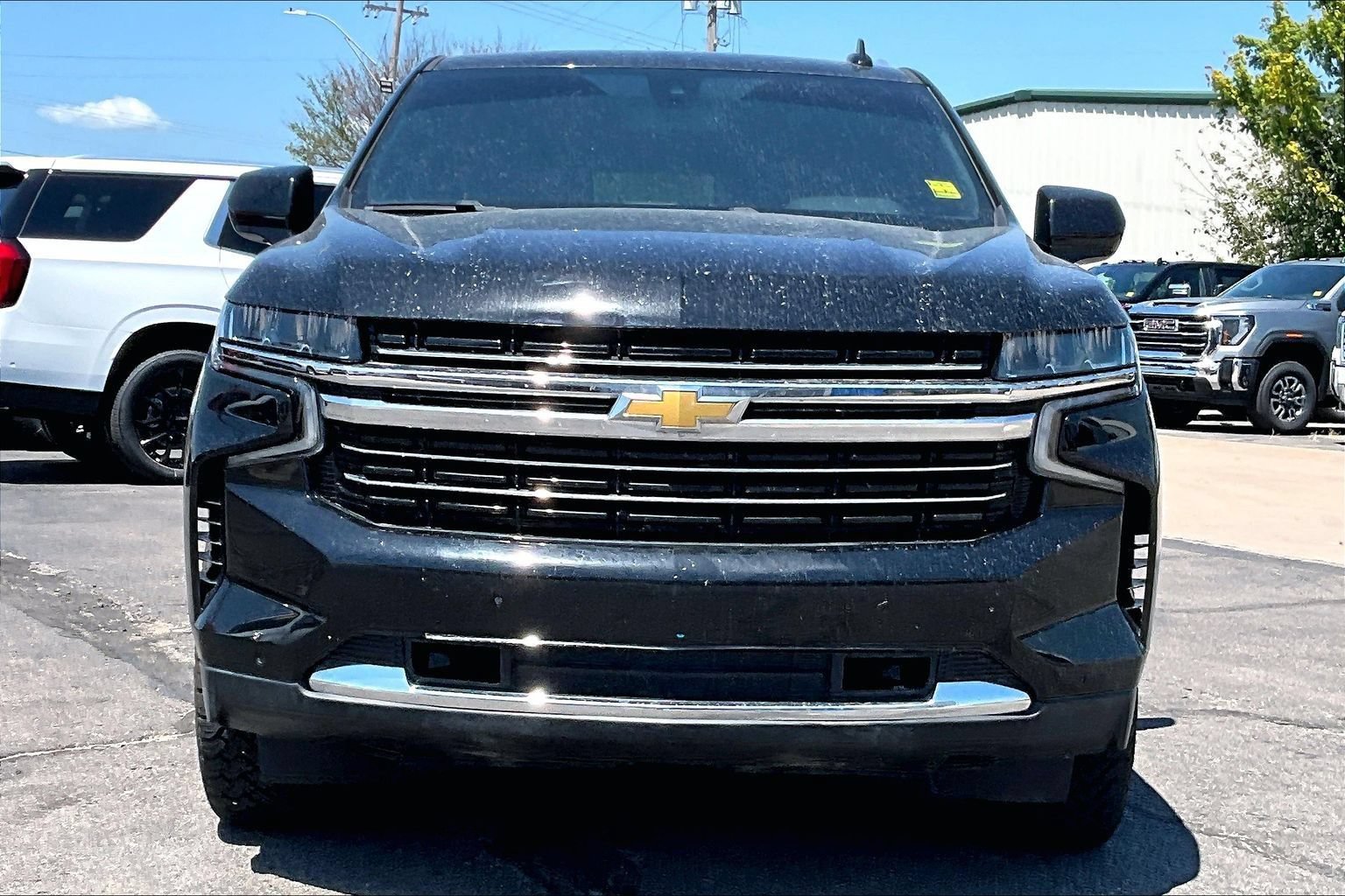 Used 2022 Chevrolet Suburban LT AWD/4WD image 3