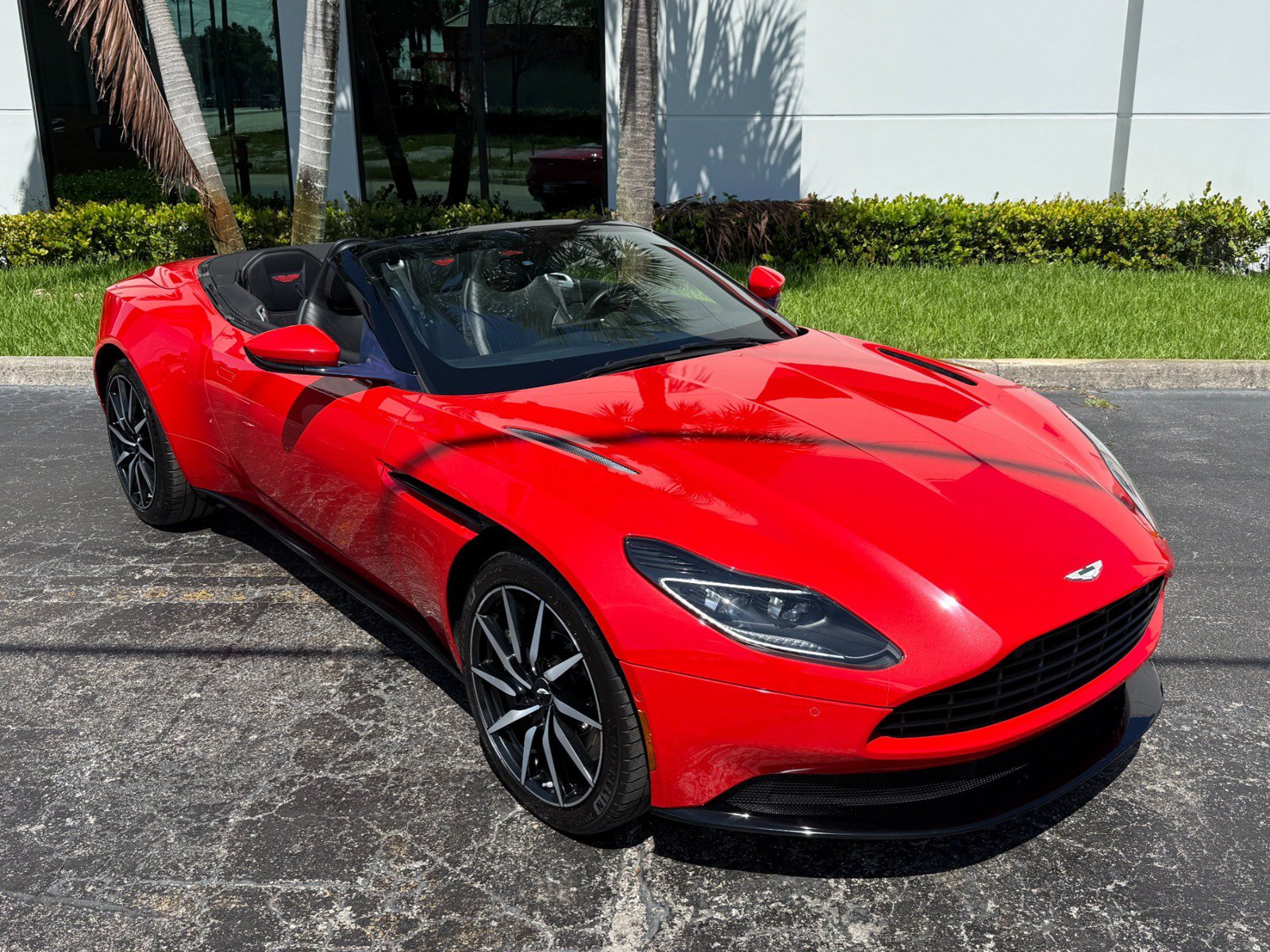 Used 2020 Aston Martin DB11 Volante RWD image 5