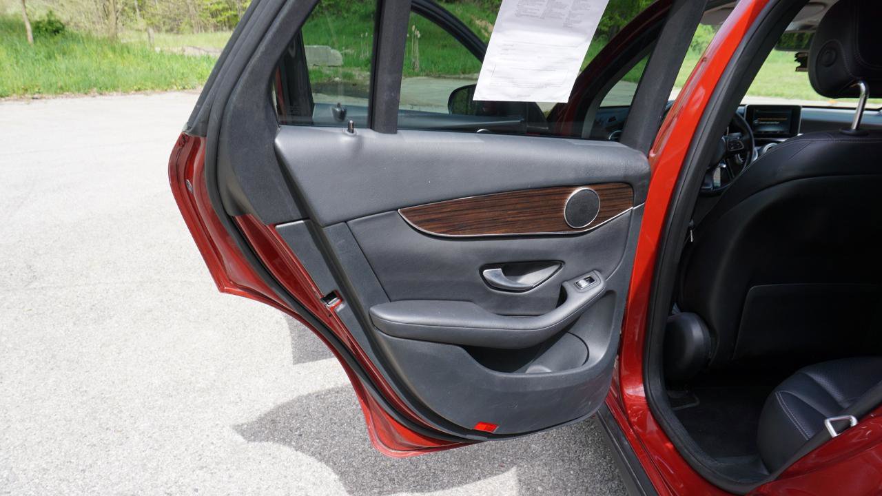 Used 2017 Mercedes-Benz GLC 300 4MATIC image 23