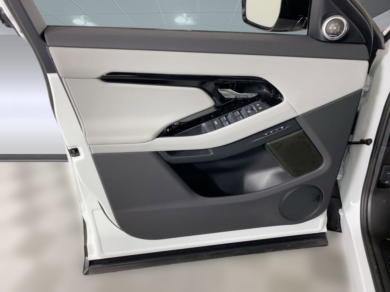 Used 2026 Land Rover Range Rover Evoque S AWD/4WD image 11