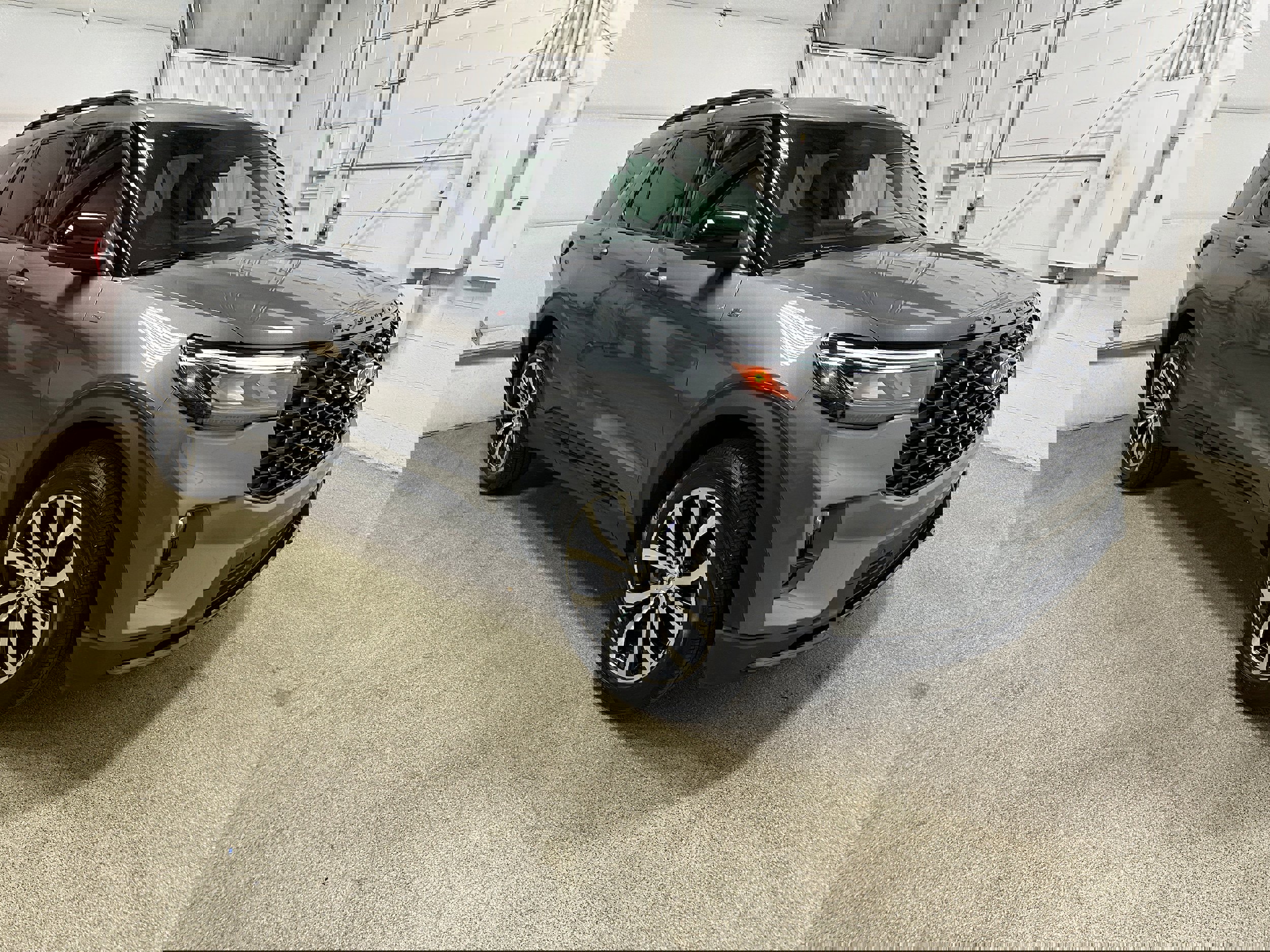 Certified 2025 Ford Explorer ST-Line image 3