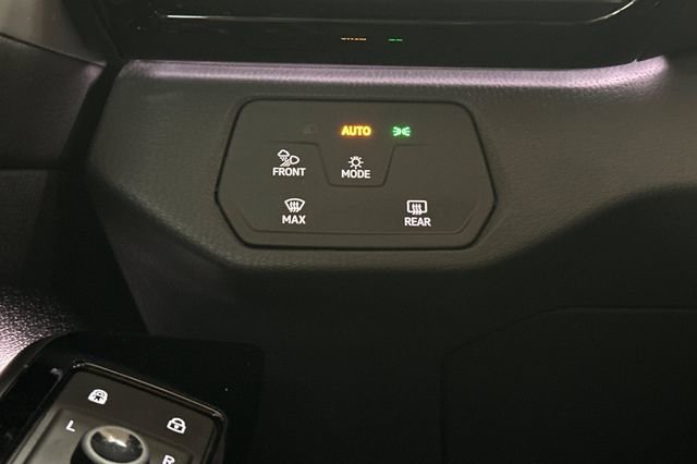 Used 2023 Volkswagen ID.4 S image 34