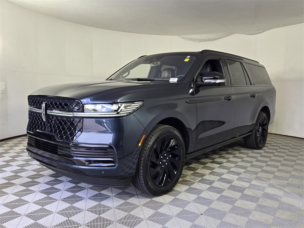 Used 2025 Lincoln Navigator L Reserve w/ Jet Appearance Package image 4