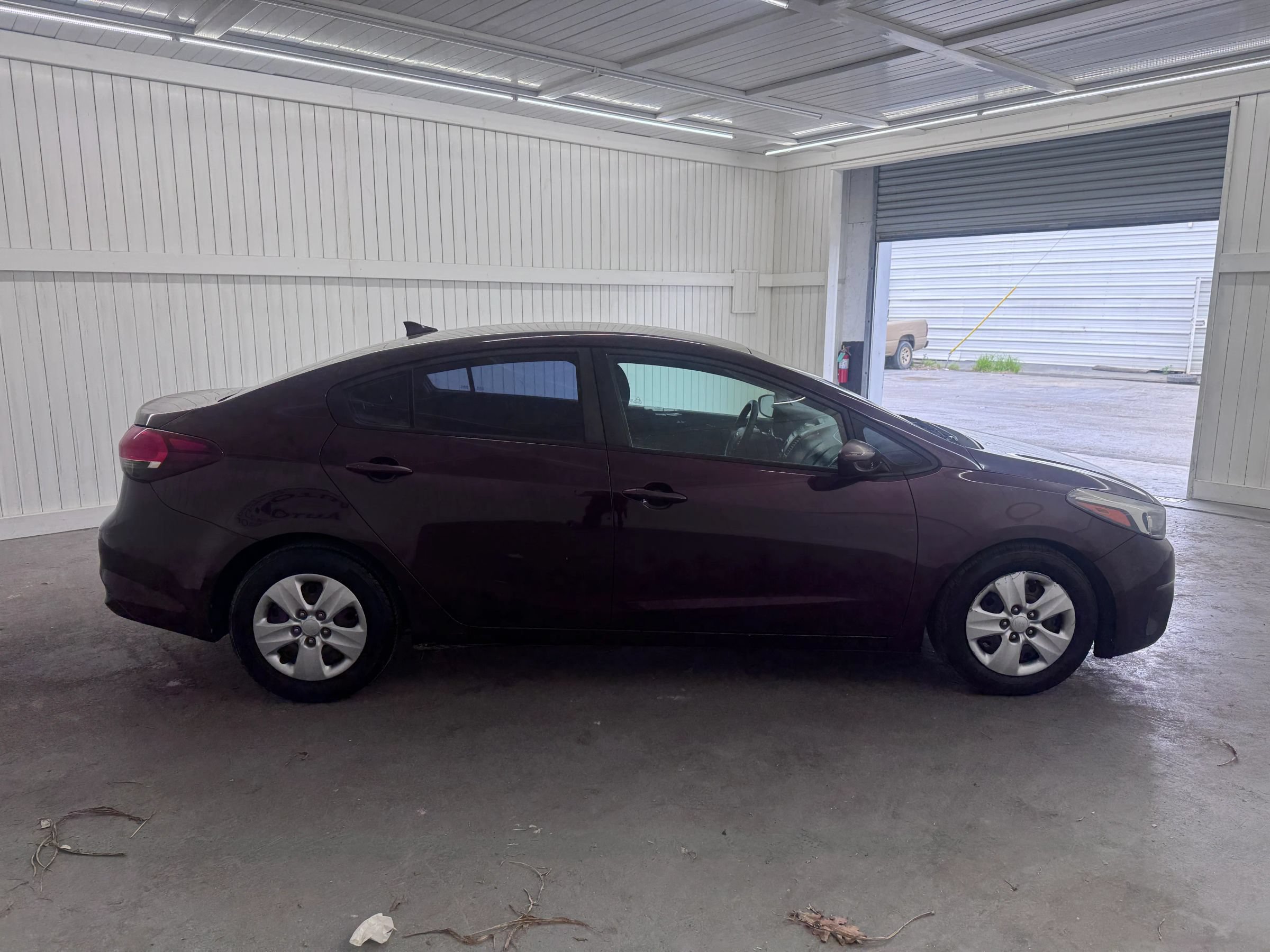 Used 2017 Kia Forte LX FWD image 4