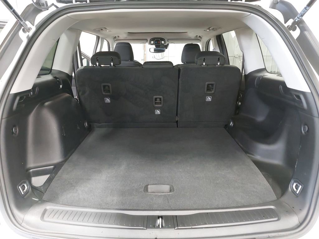 Used 2023 Jeep Grand Cherokee Laredo image 12