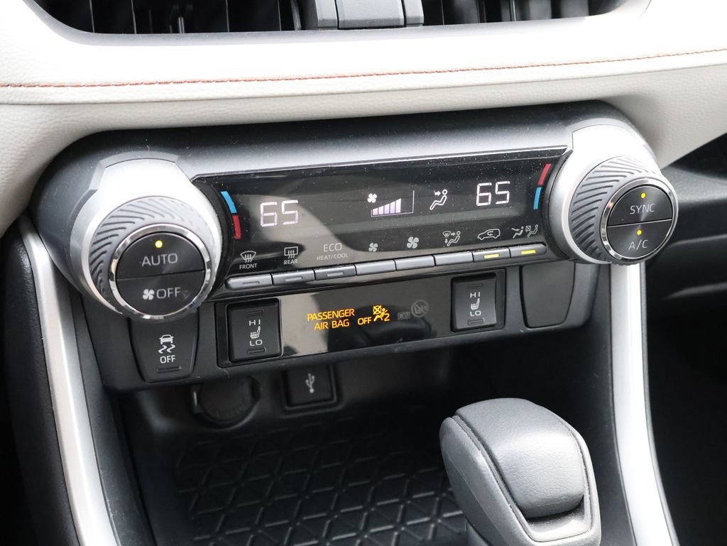 Used 2020 Toyota RAV4 XLE w/ XLE Grade Weather Package AWD/4WD image 21