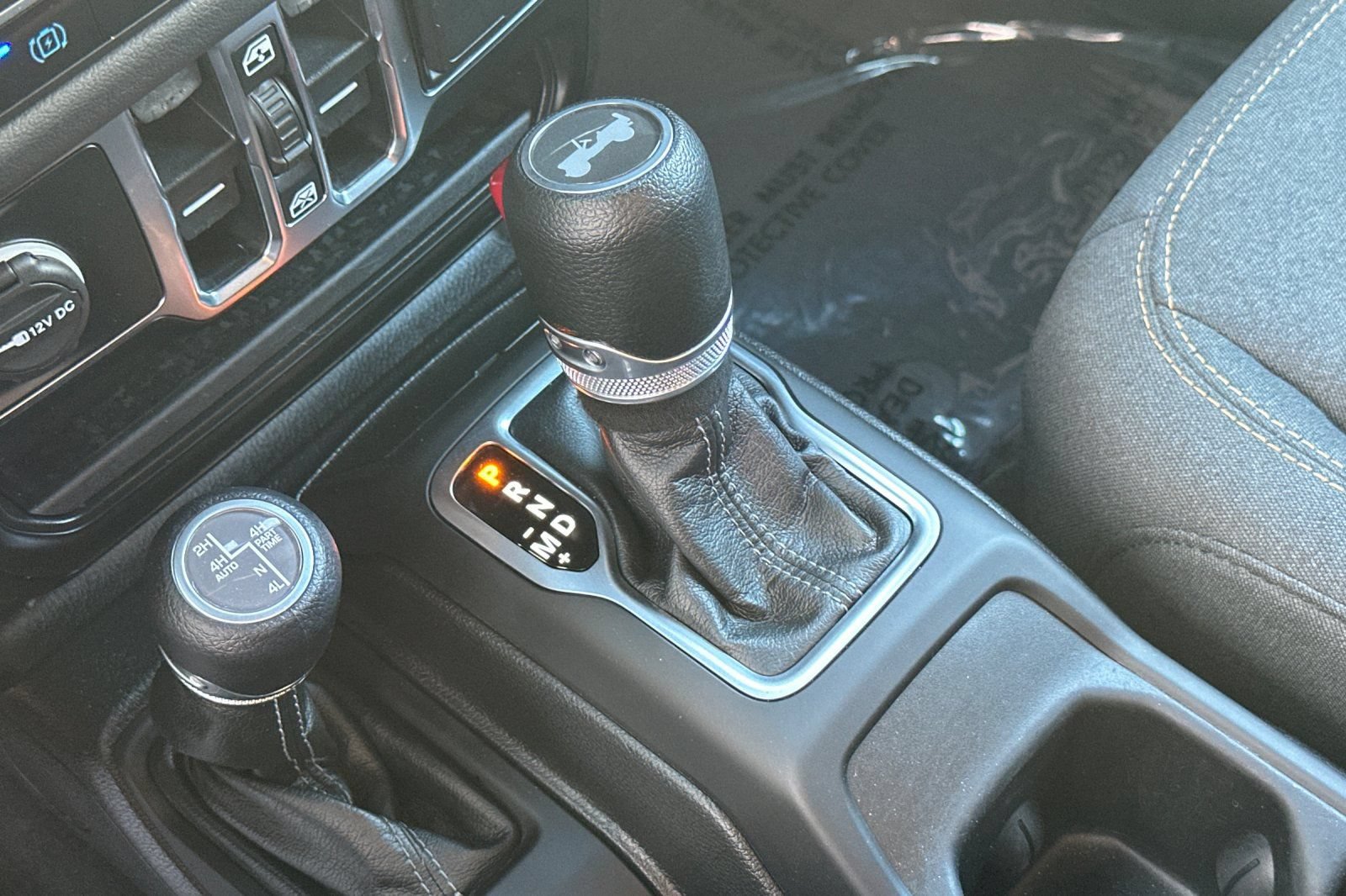 Used 2024 Jeep Wrangler Unlimited Sahara AWD/4WD image 24