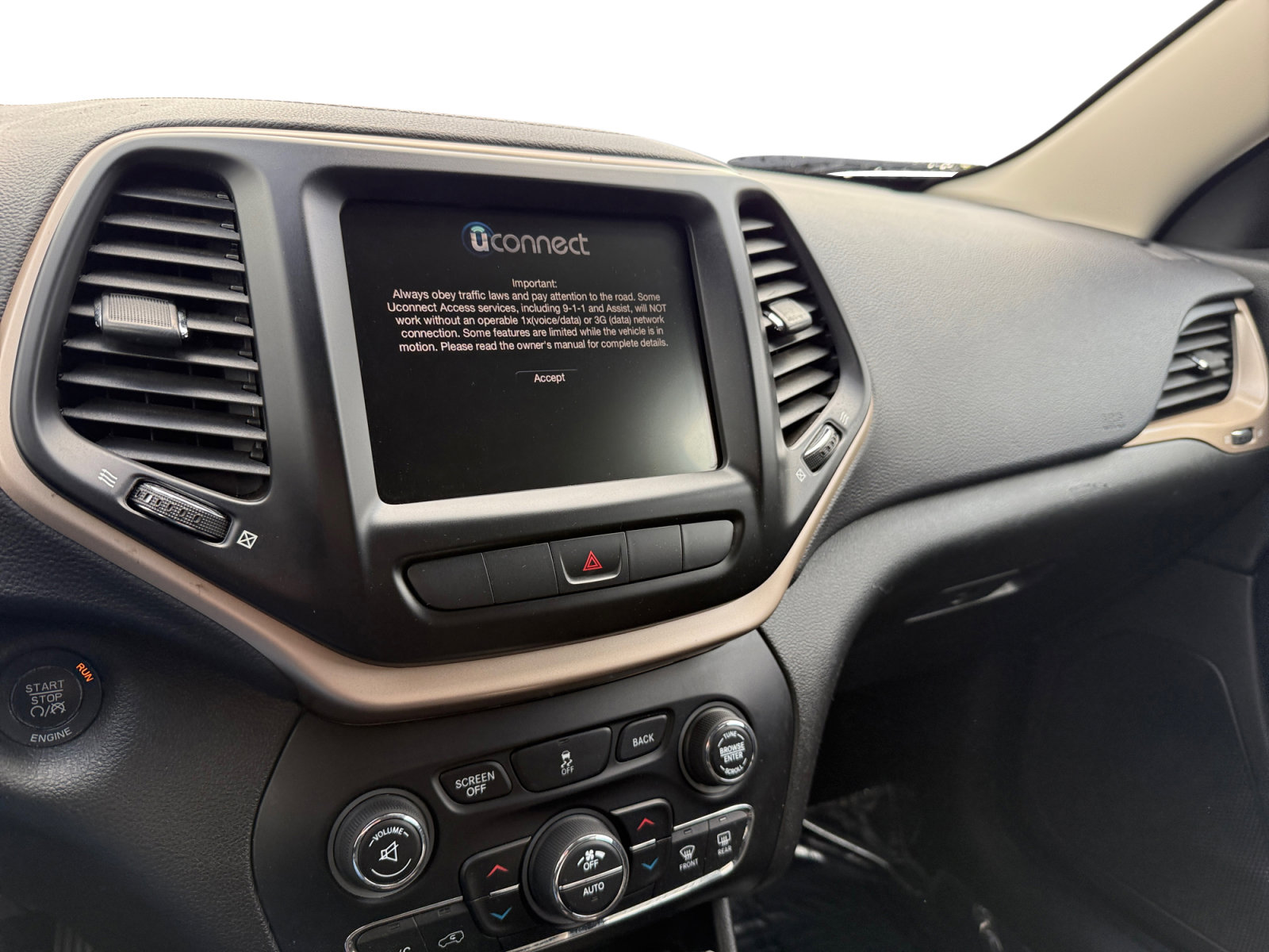 Used 2014 Jeep Cherokee Latitude w/ Comfort/Convenience Group image 12