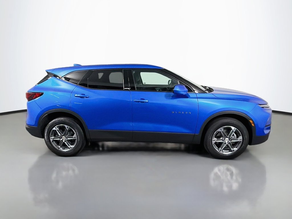Used 2025 Chevrolet Blazer LT AWD/4WD image 8