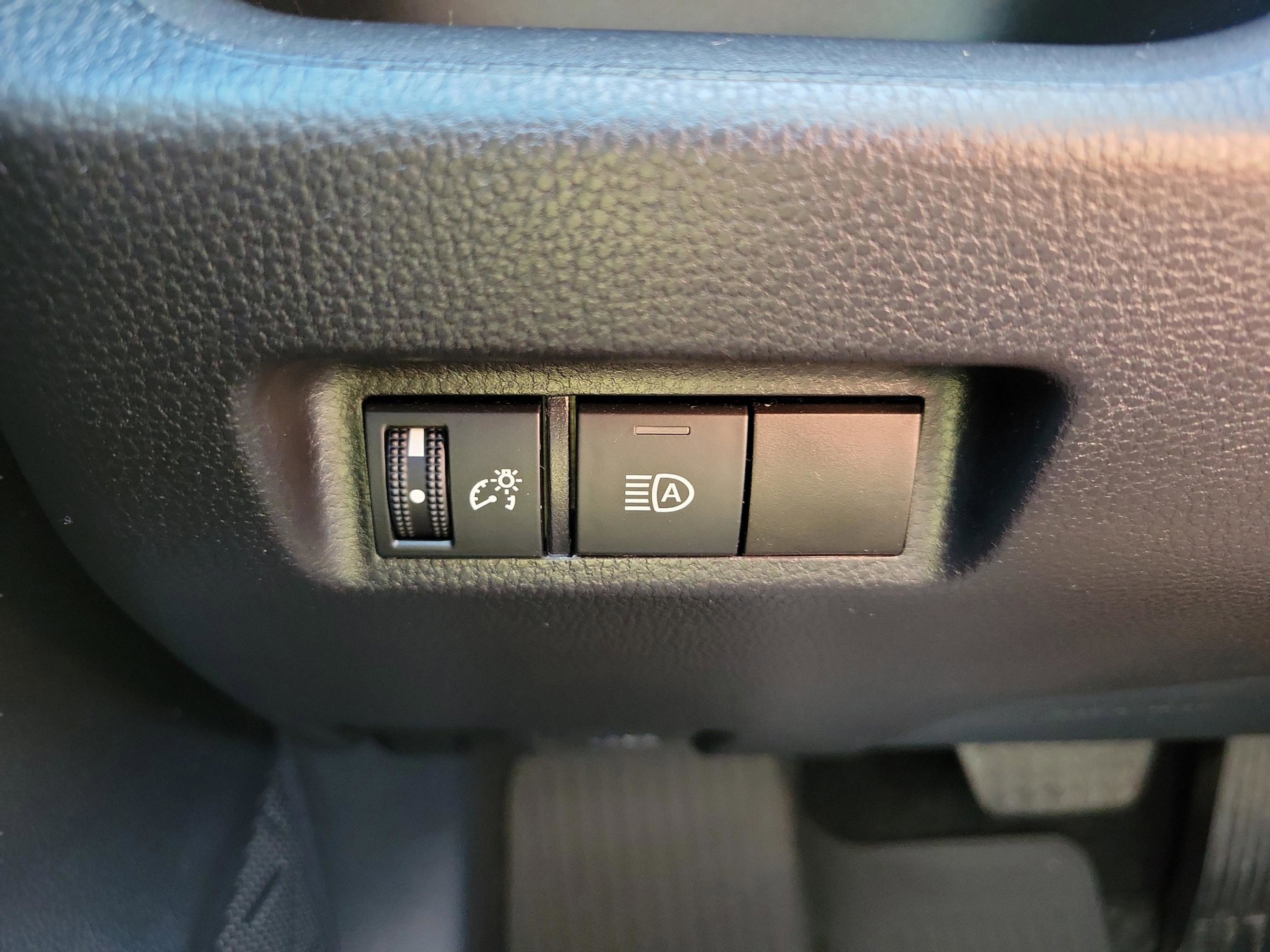 Used 2022 Toyota RAV4 XLE image 15