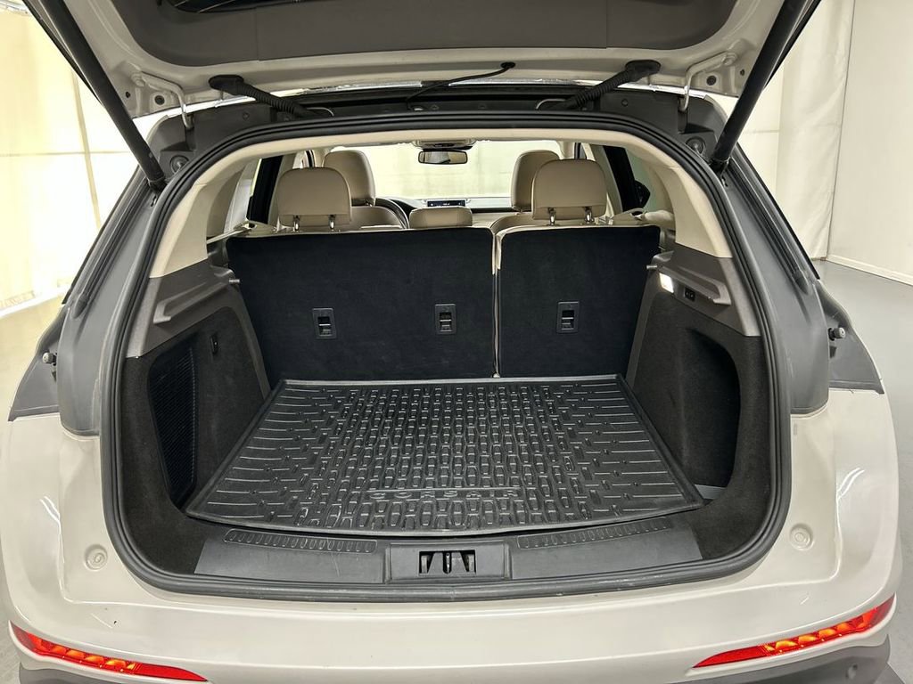 Used 2022 Lincoln Corsair Standard w/ Premium Package image 23