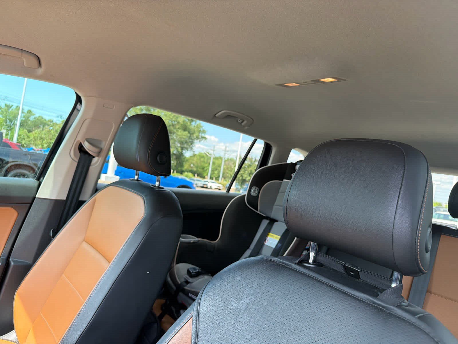 Used 2018 Volkswagen Tiguan SE AWD/4WD image 9