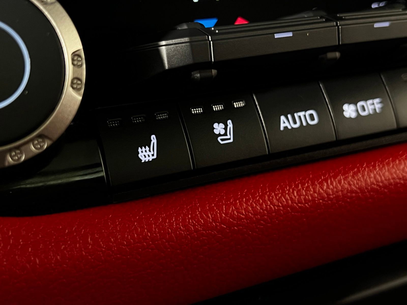 Certified 2025 Toyota Sequoia TRD Pro AWD/4WD image 21