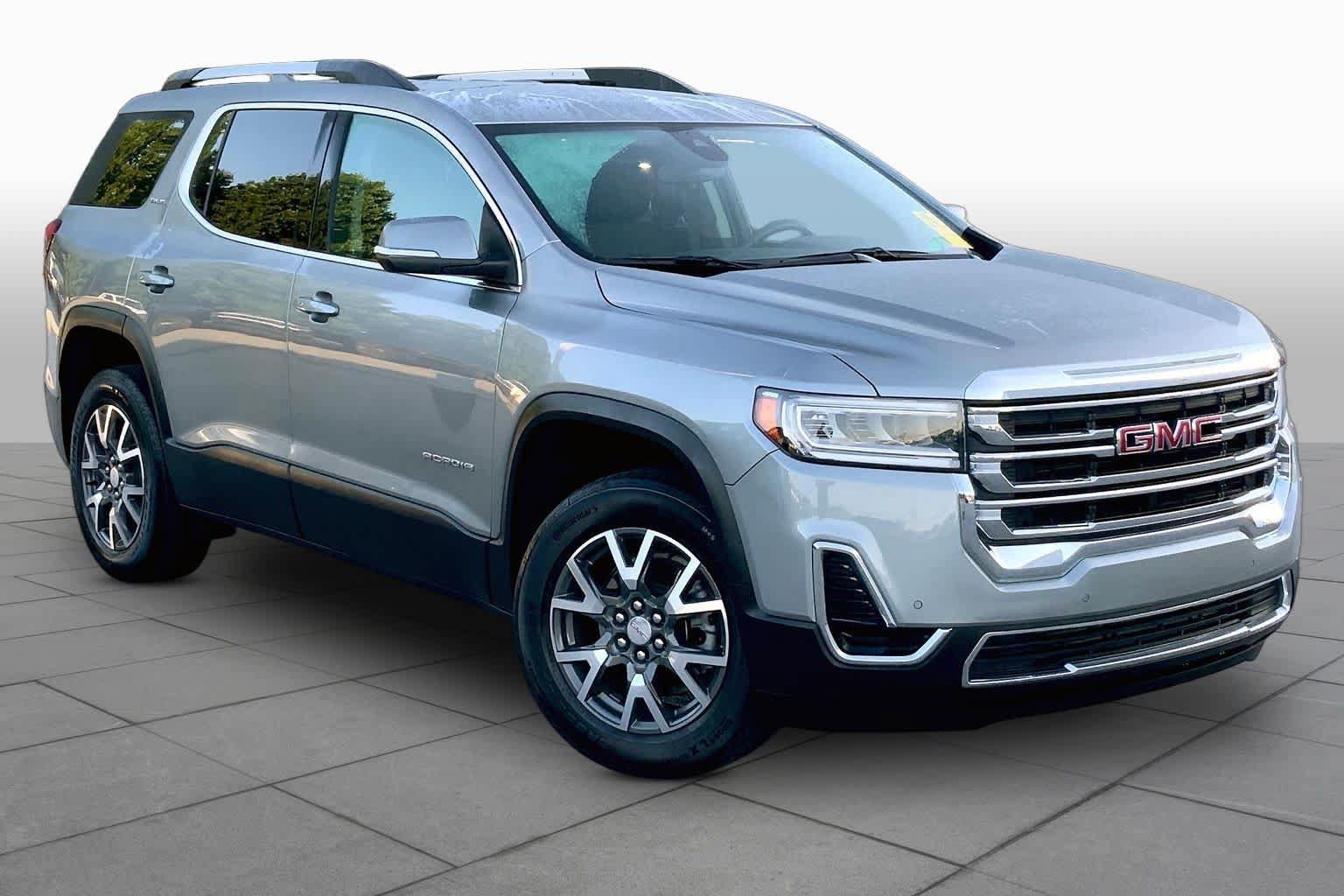 Used 2023 GMC Acadia SLE w/ Driver Convenience Package FWD image 3