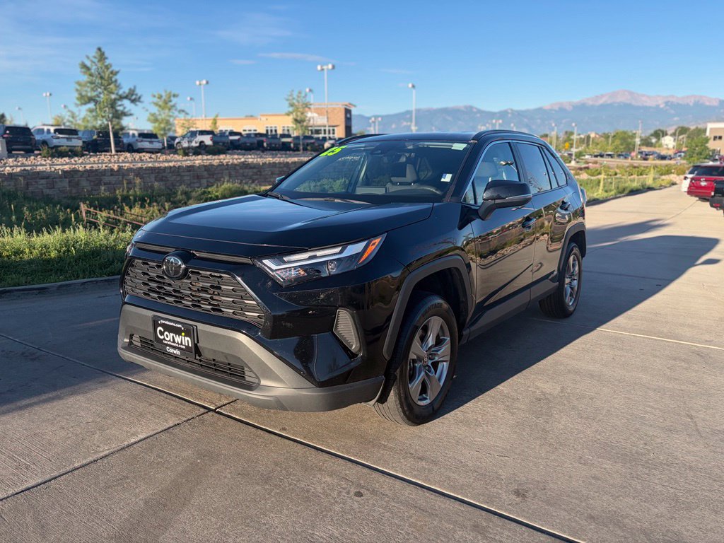 Used 2025 Toyota RAV4 XLE AWD/4WD image 7