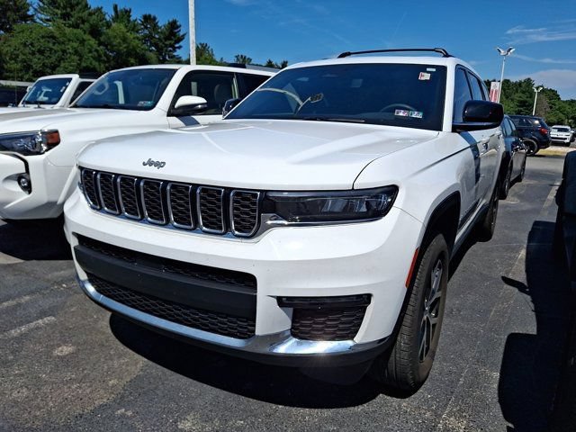 Used 2024 Jeep Grand Cherokee L Limited AWD/4WD image 3