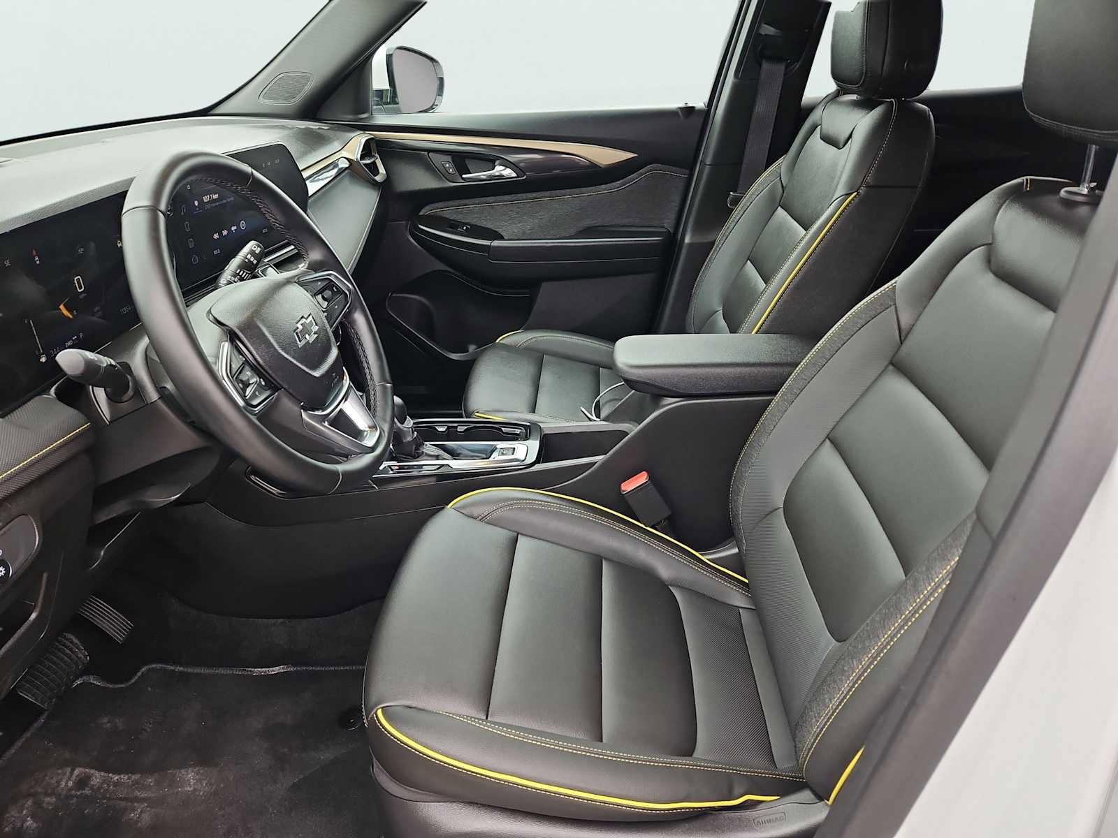 Used 2025 Chevrolet TrailBlazer ACTIV w/ Convenience Package AWD/4WD image 32