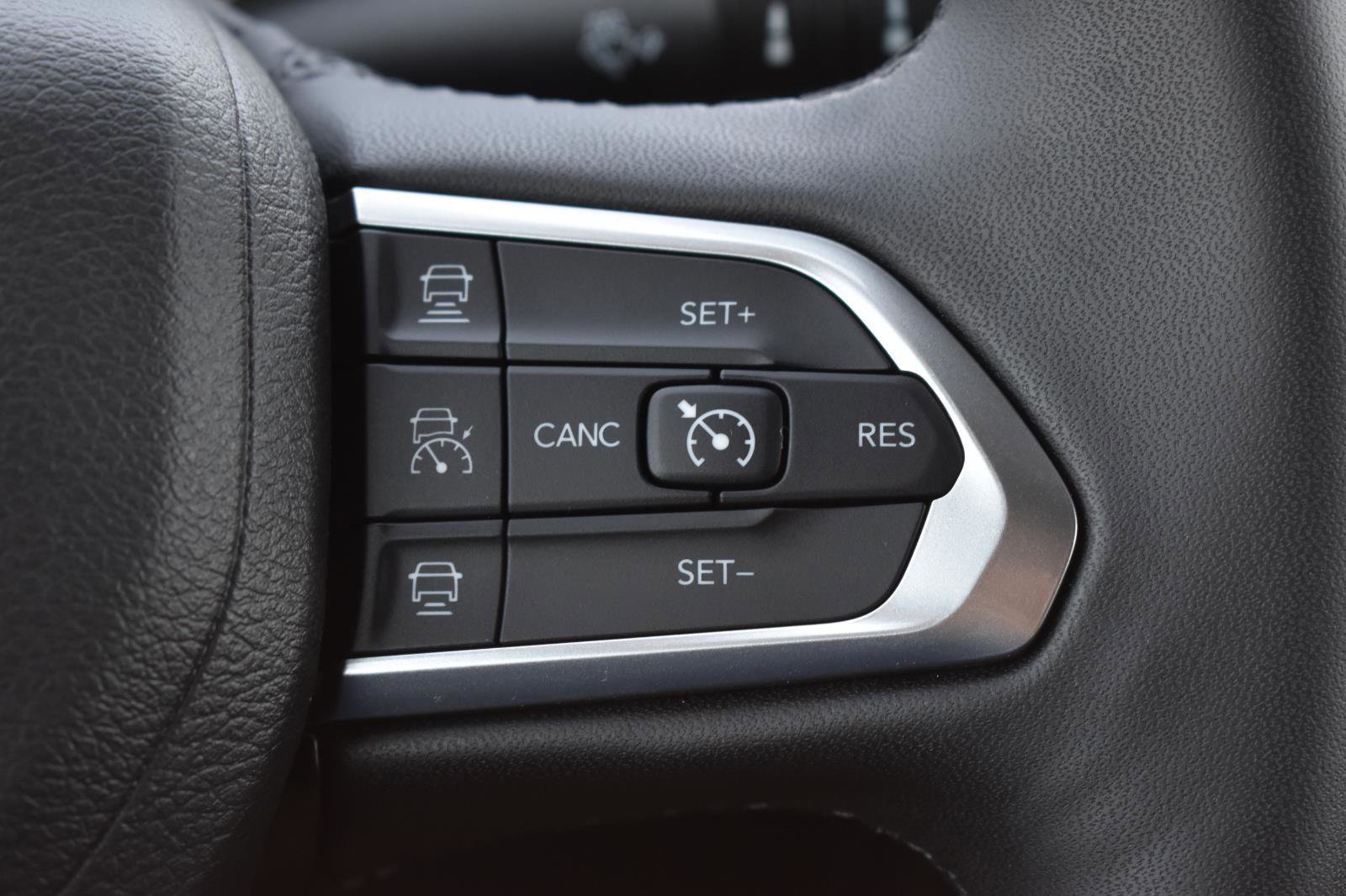 Used 2025 Jeep Compass Limited image 8