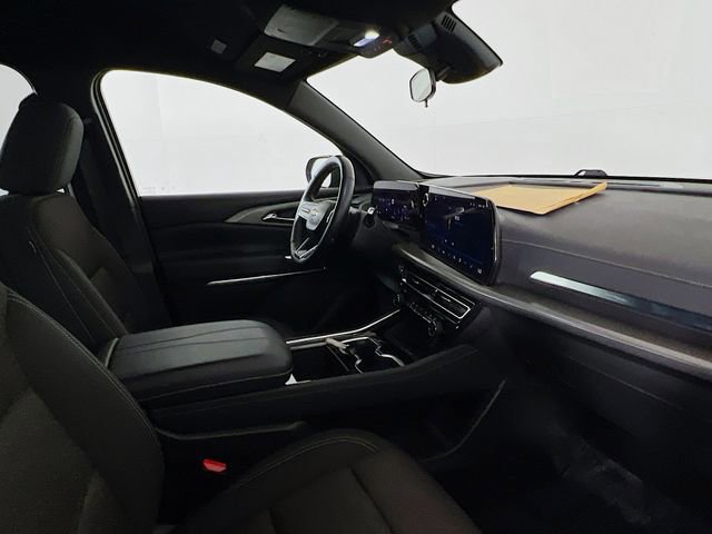 Used 2025 Chevrolet Traverse LT image 10