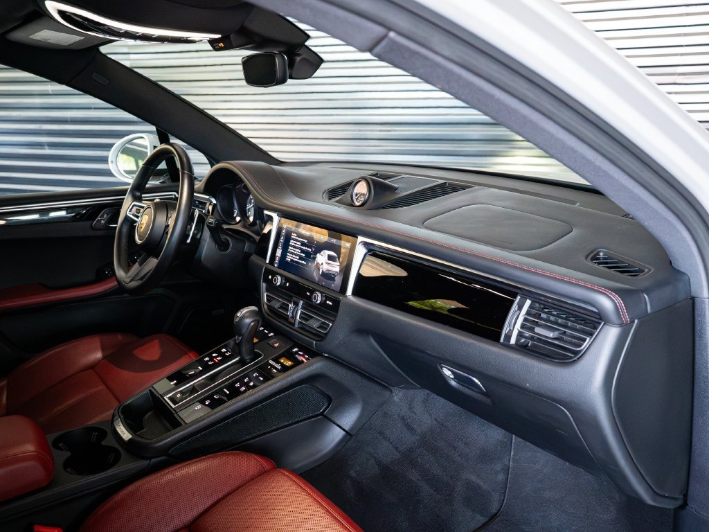 Certified 2023 Porsche Macan S AWD/4WD image 27