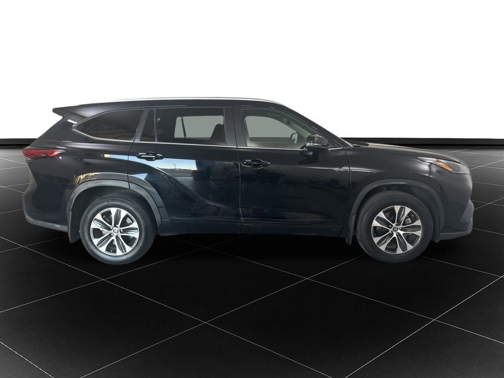 Used 2023 Toyota Highlander XSE image 6