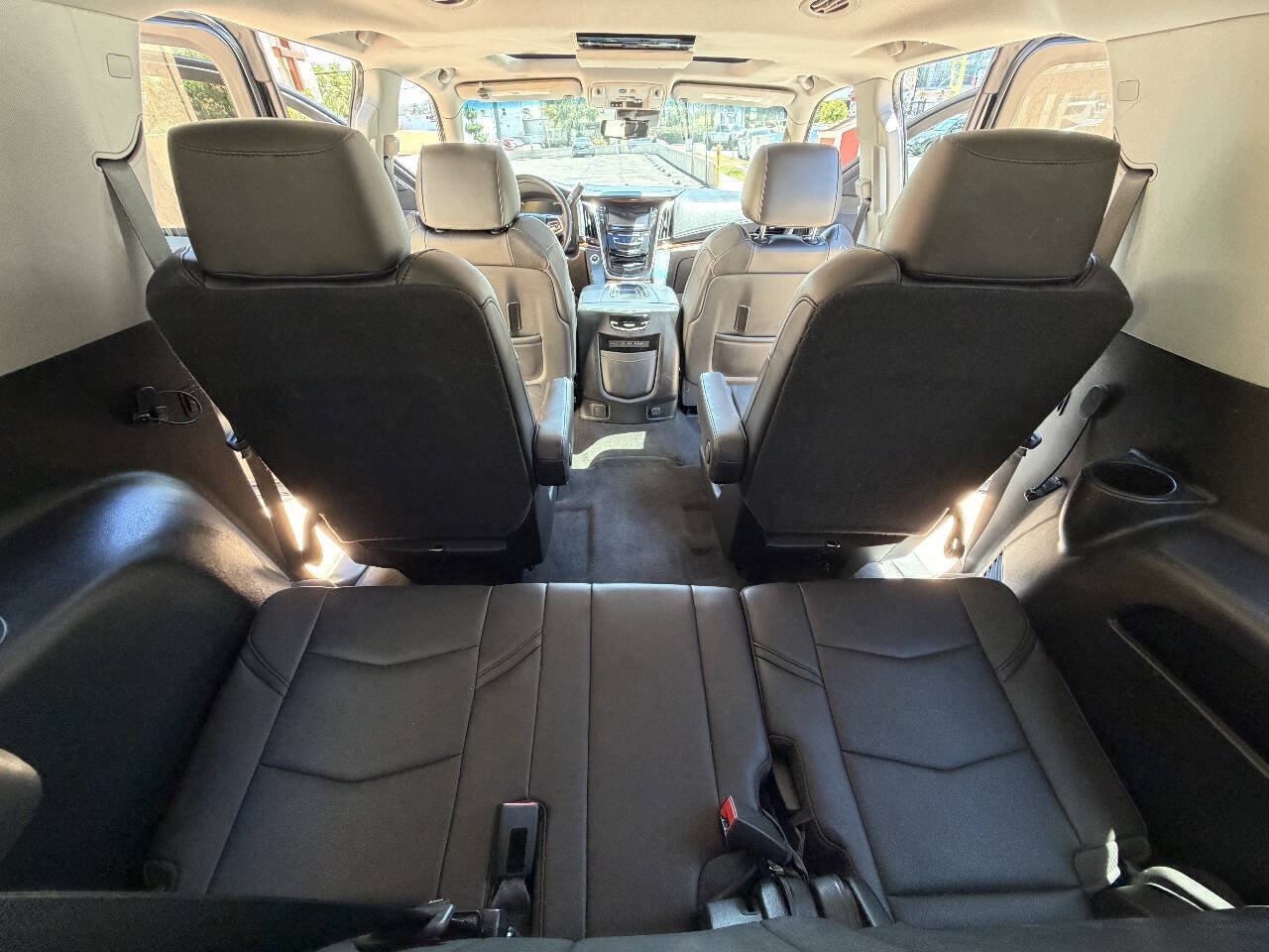 Used 2018 Cadillac Escalade ESV Luxury RWD image 36
