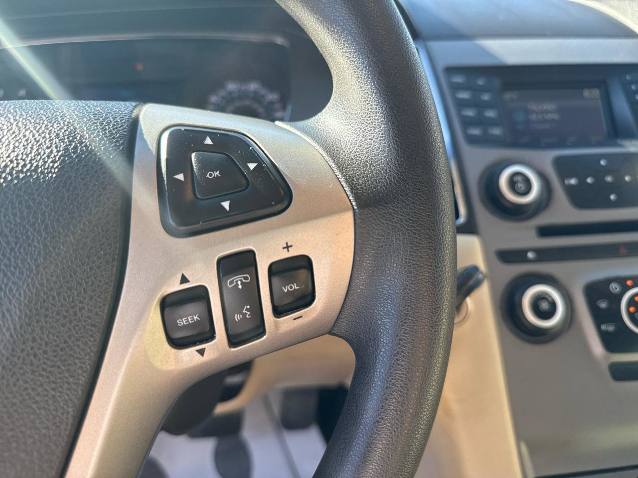 Used 2017 Ford Taurus SE FWD image 18